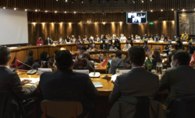 Salón y asistentes a la Conferencia Regional sobre Población y Desarrollo 2022 en Santiago, Chile